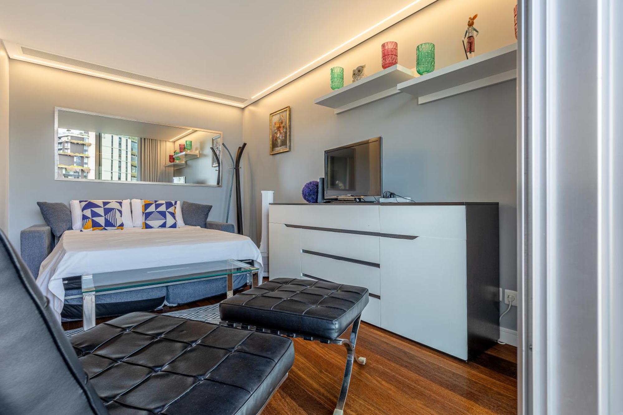 Vista Savoy By Rmz Apartment