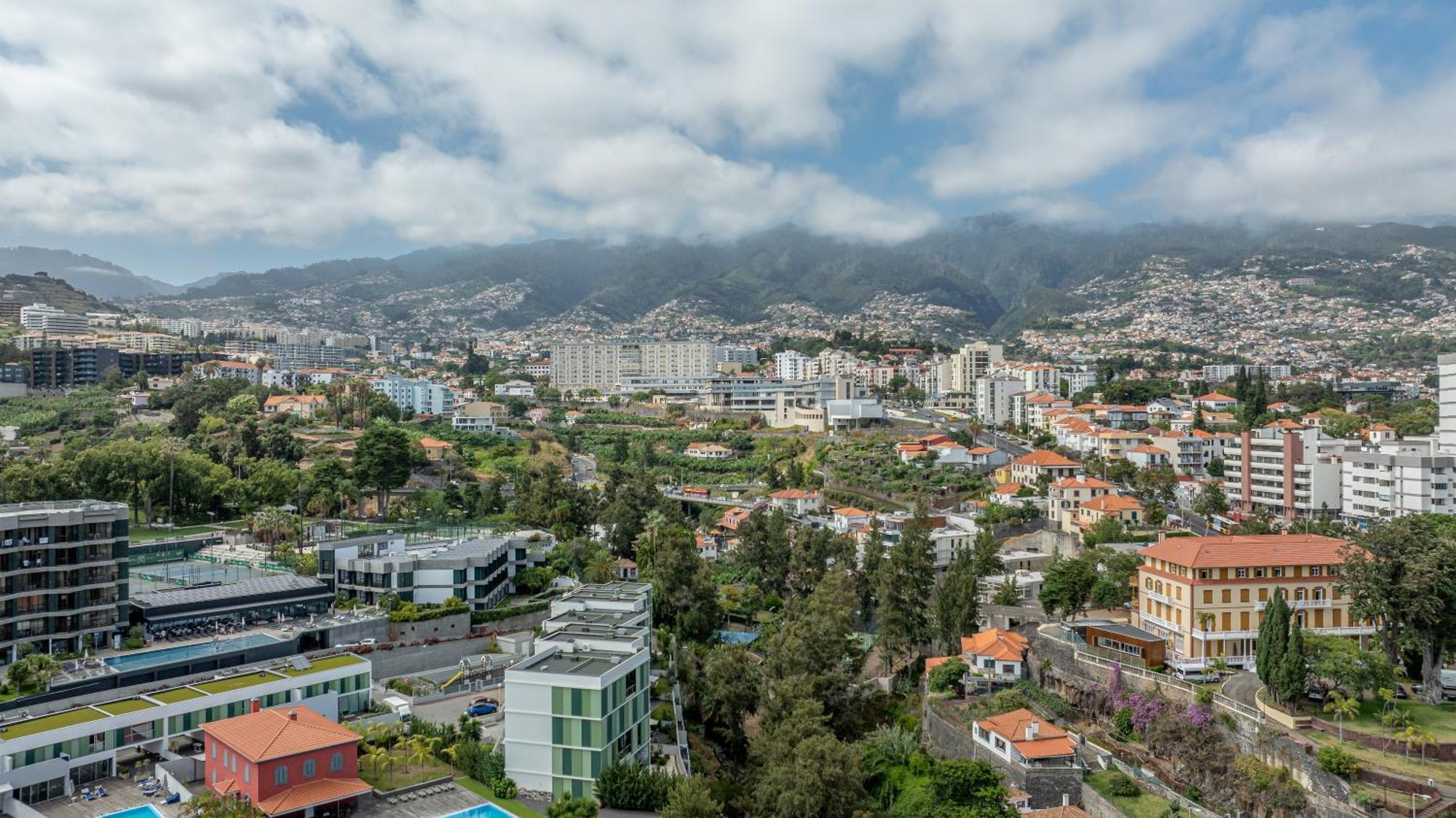 Vista Savoy By Rmz *